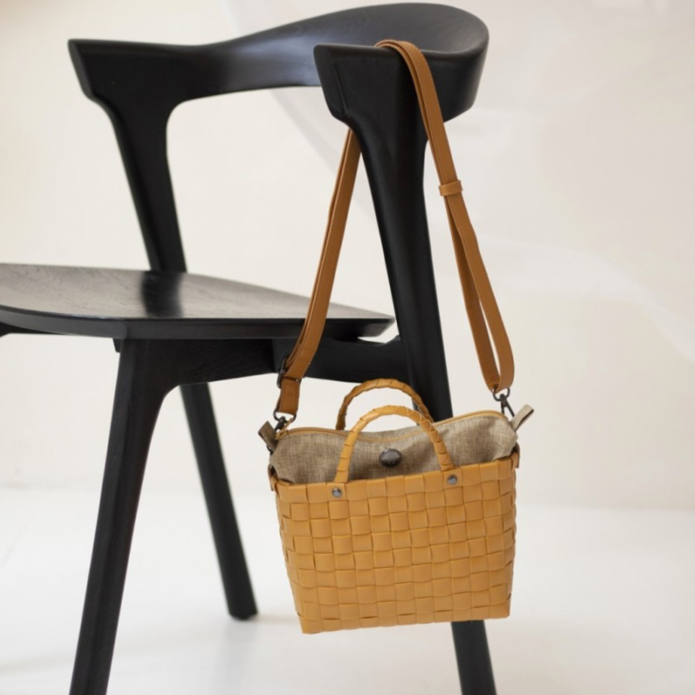 DASH – Crossbody-Tasche mit Reißverschluss und PU-Schulterriemen