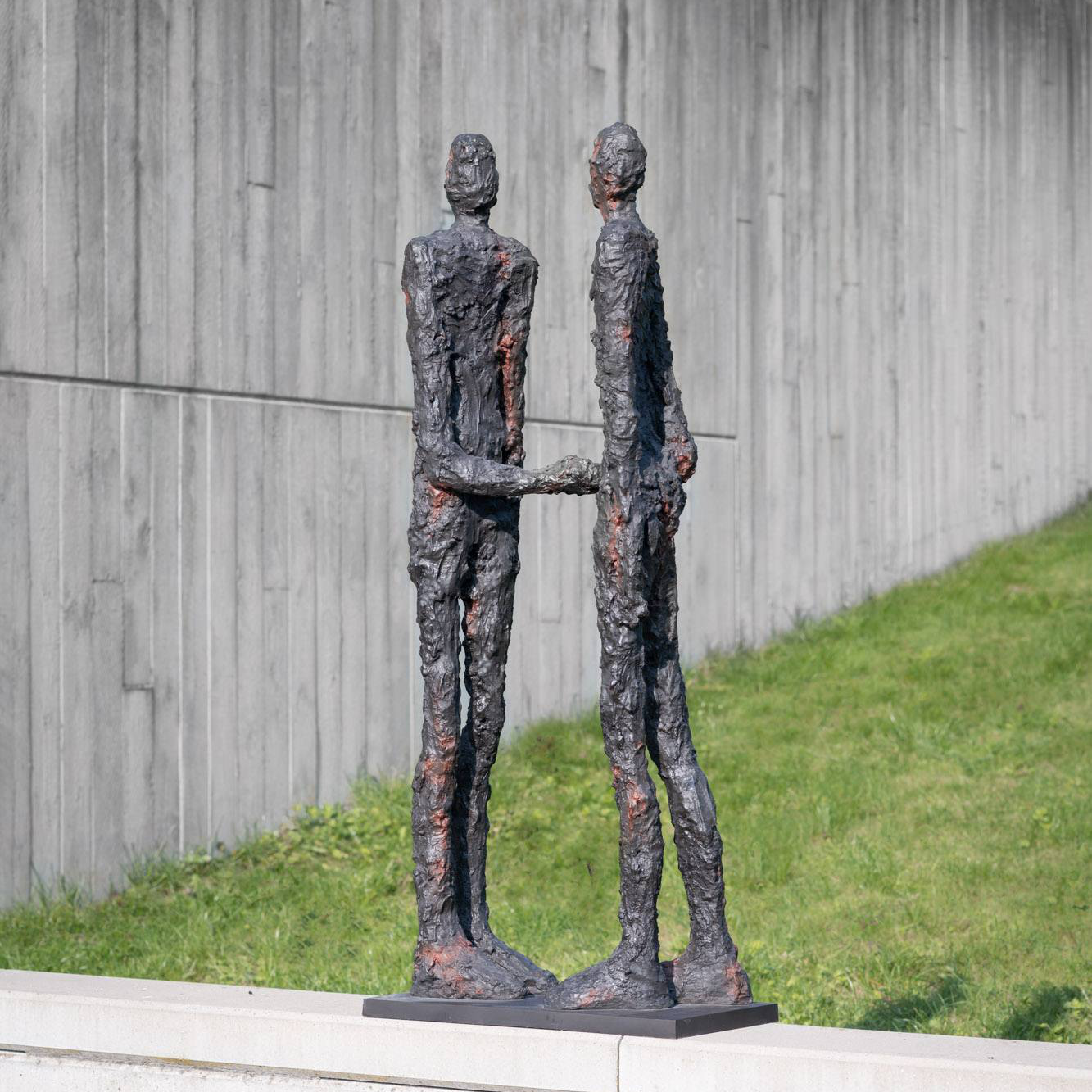 TO GREET Bronzeskulptur by Ann Vrielinck