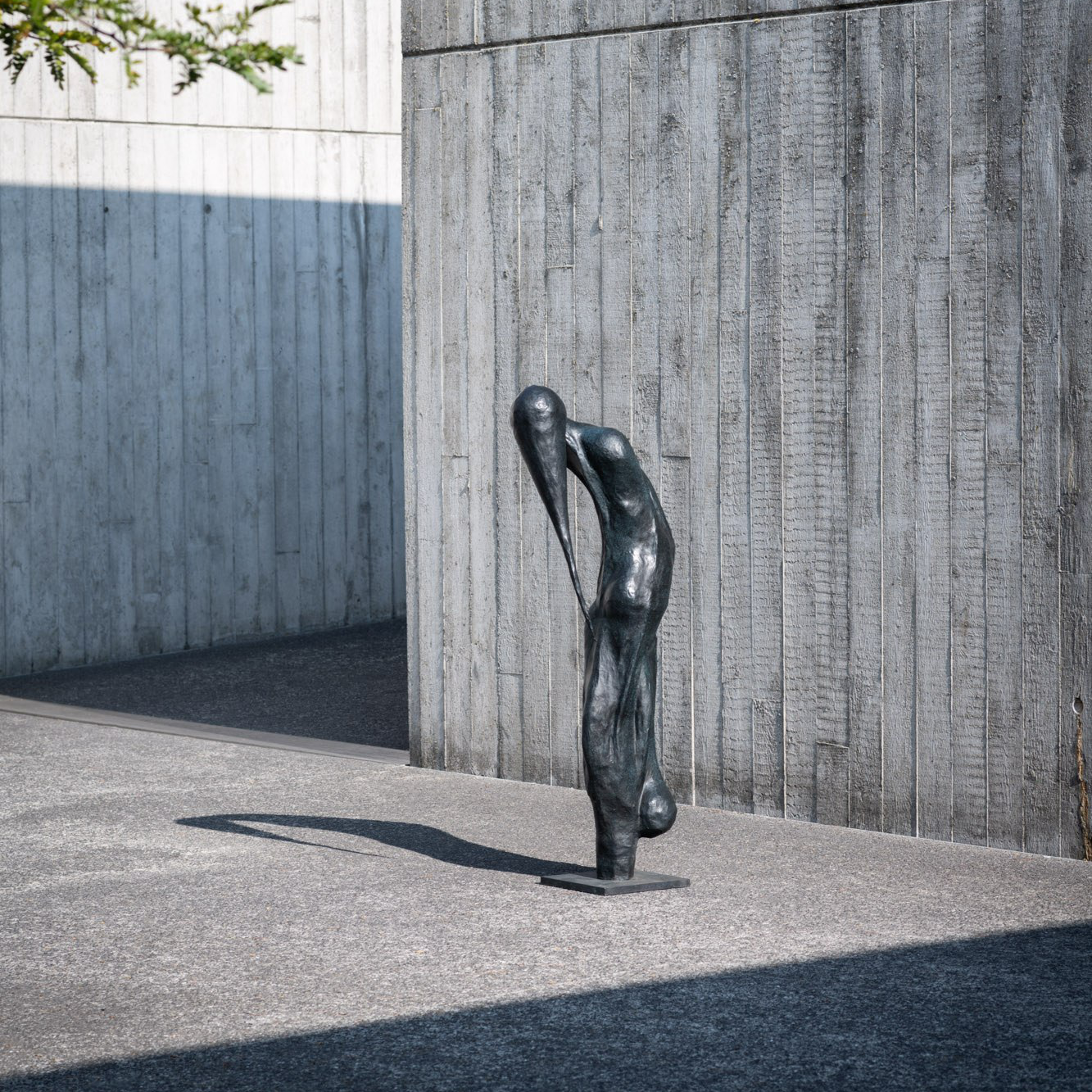 MODEST Bronzeskulptur by Nele Serpieters
