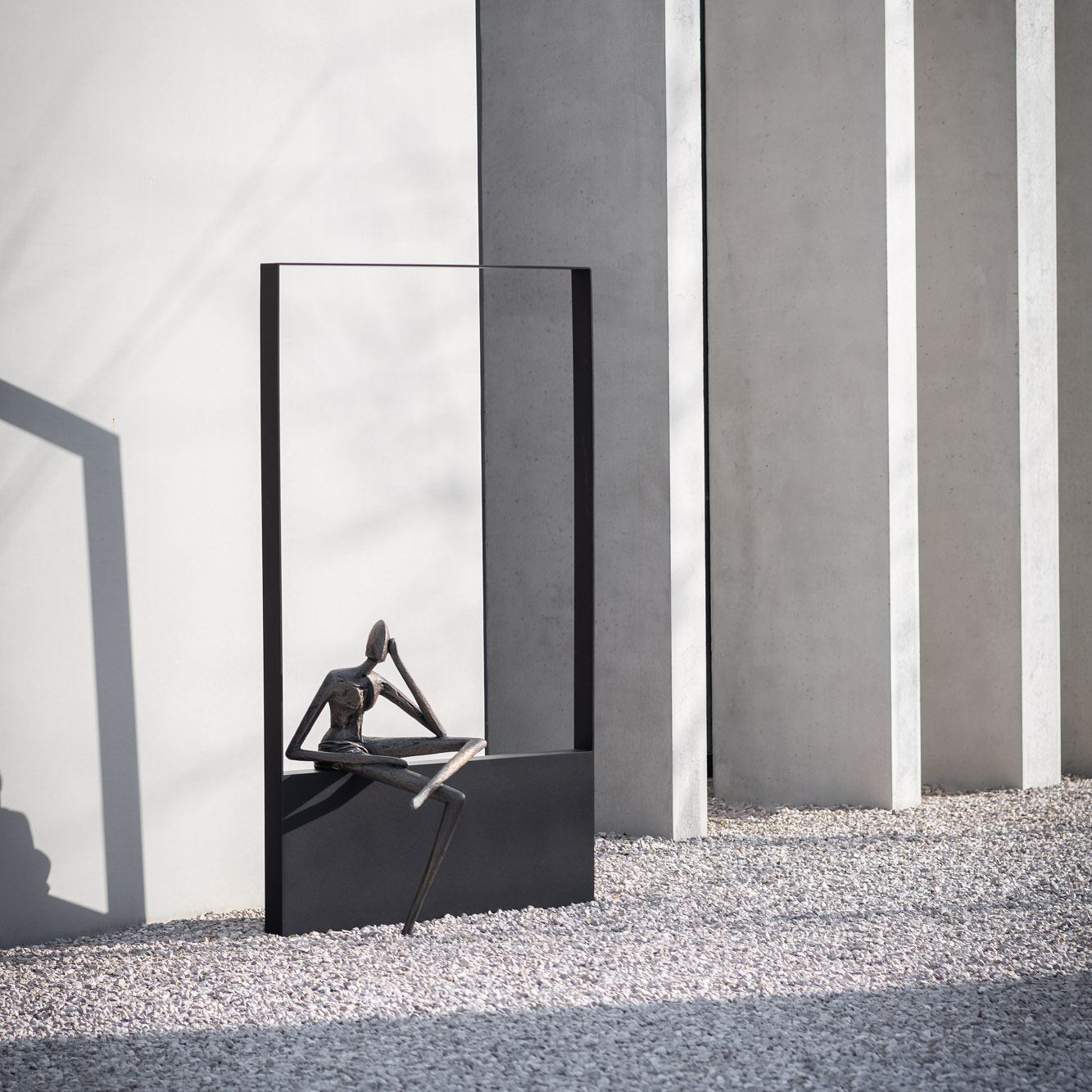 LET ME THINK Bronzeskulptur by Guy Buseyne