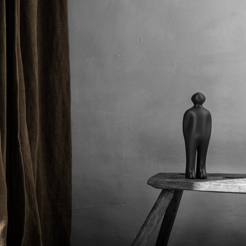 The Visitor Skulptur aus Keramik - Small